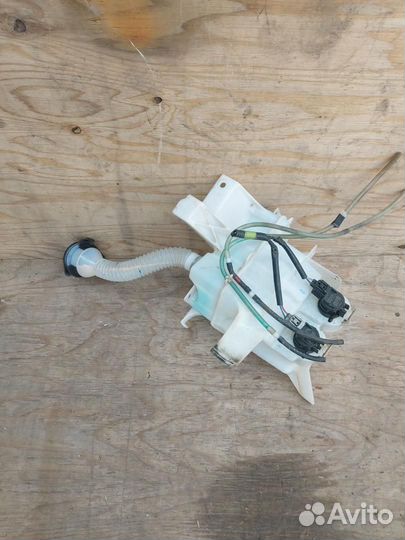 Бачок омывателя Toyota Estima 3 AHR20W 85315-28230