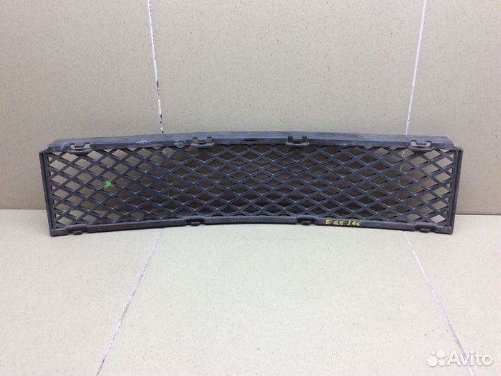 Решетка в бампер центральная Bmw 7-Серия E65/E66