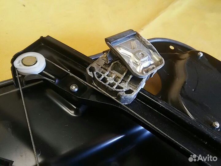 Стеклоподъемник передний правый W251 R-klasse