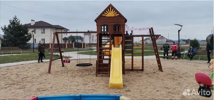 Детская площадка с установкой