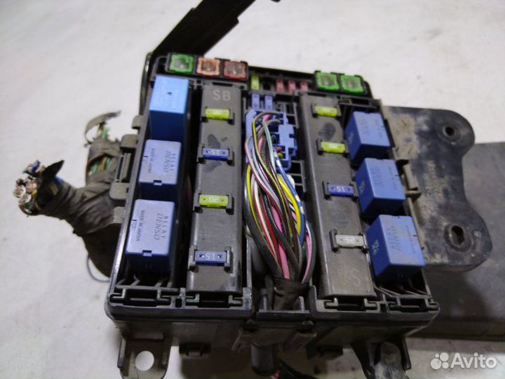 Блок предохранителей под капот Suzuki Grand Vitara