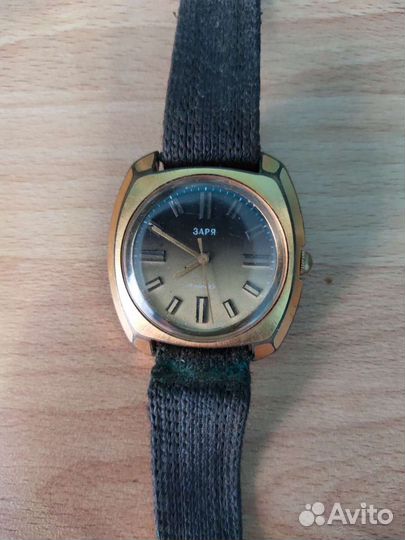 Часы Заря