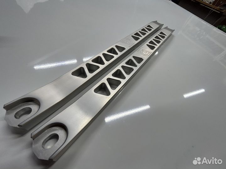 Распорка стоек BMW G20