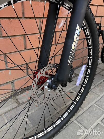 Велосипед черный на гирдравлике