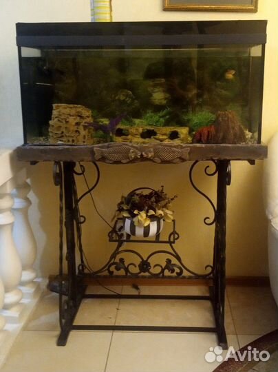 Аквариум с кованой подставкой