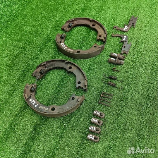 Комплект монтажный тормозных колодок задний