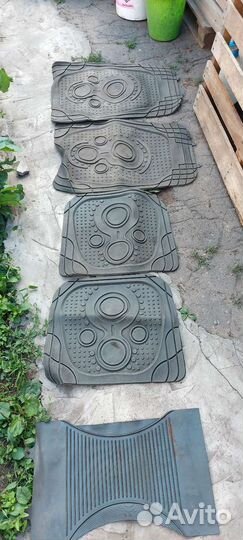 Автомобильные коврики резиновые