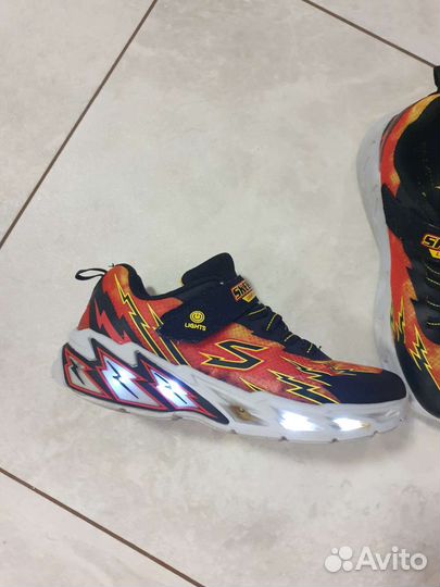 Светящиеся кроссовки 33,5