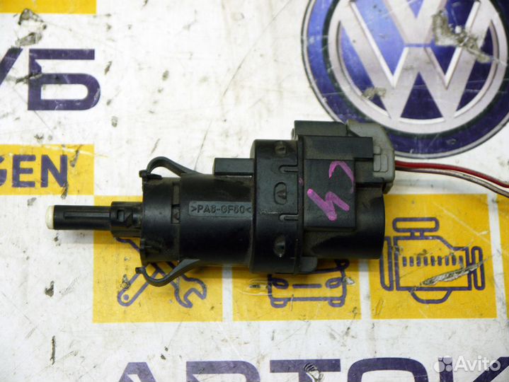 Датчик включения стоп-сигнал Вольво XC70-2 2008