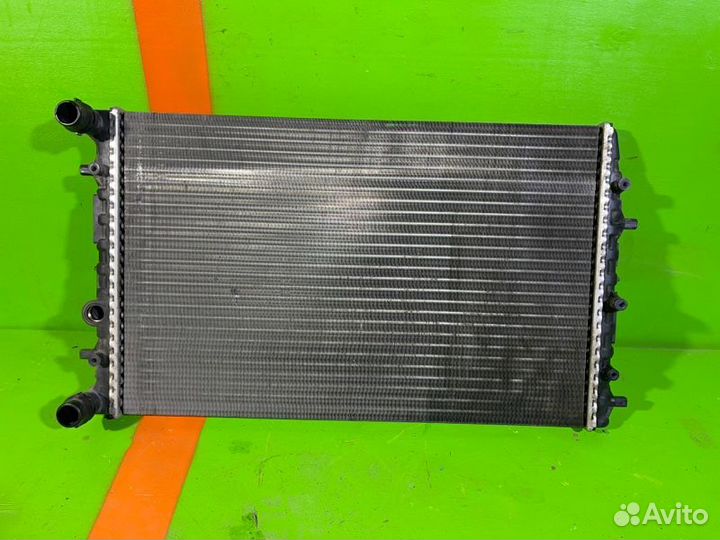 Радиатор охлаждения Skoda Roomster 1.4 BXW 2008
