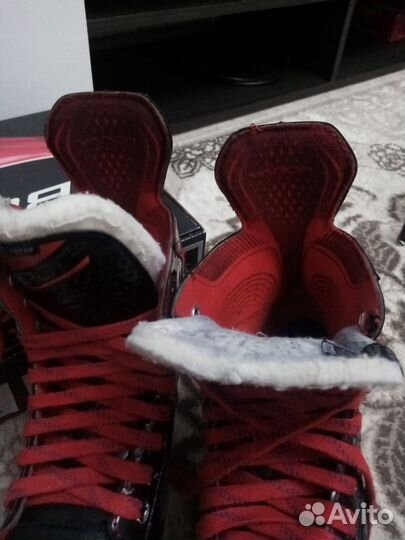 Нагрудник и коньки