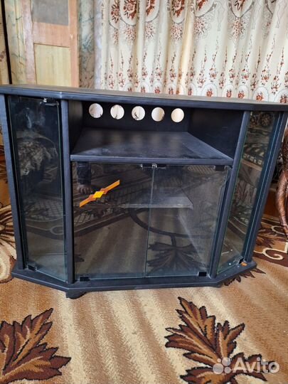 Тумба под телевизор