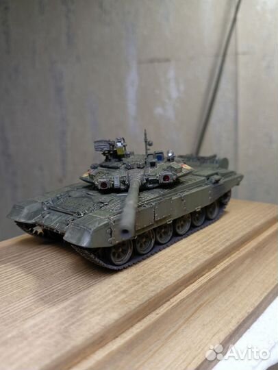 Коллекционная модель танка Т-90