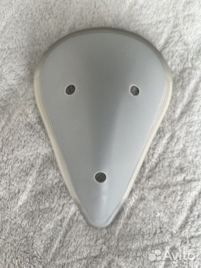 Защита паха с безопасной пластиковой чашкой