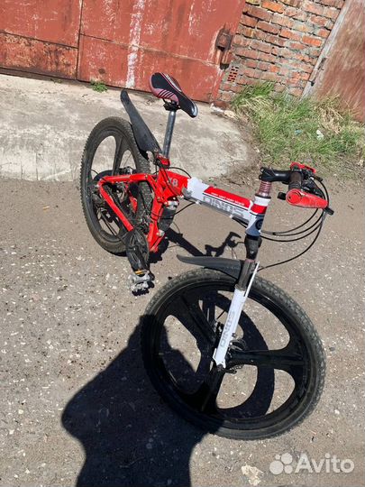 Велосипед на литых дисках 26