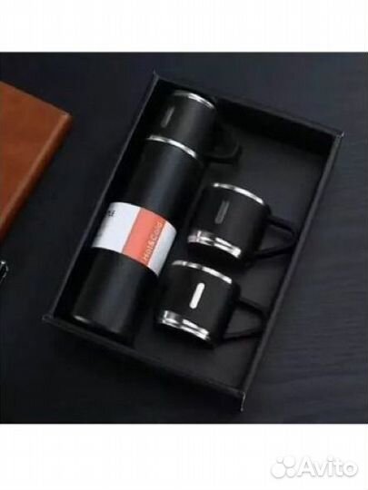 Подарочный набор из термоса и 3 чашек