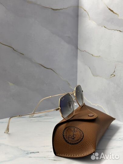 Солнцезащитные очки Ray Ban