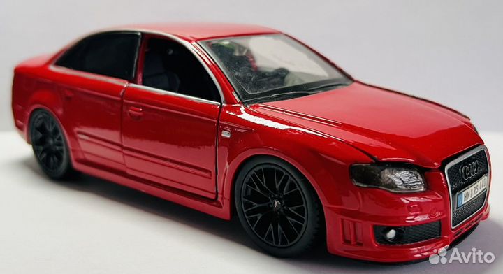 Audi RS4 1:24