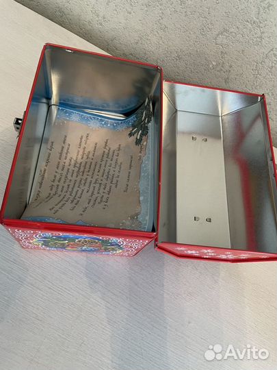 Коробка металлическая для новогоднего подарка