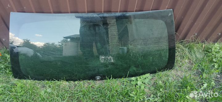 Стекло задней крышке багажника