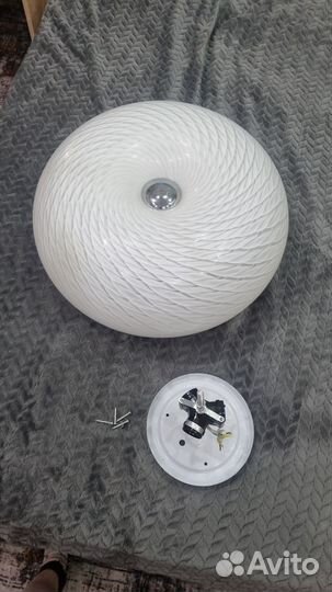 Люстра с креплениями на 3 лампы