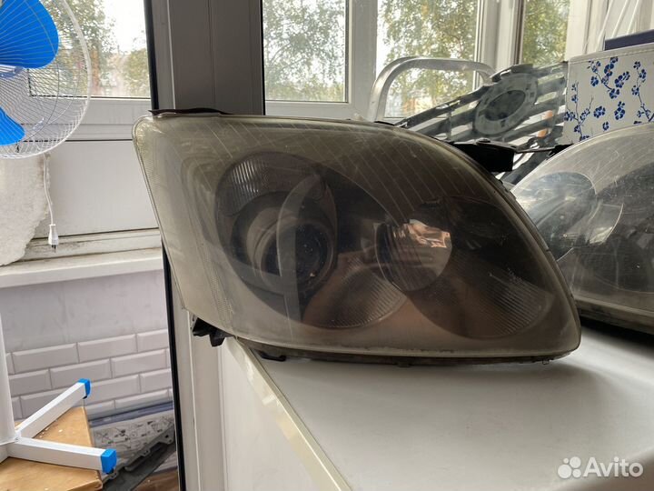 Фары toyota avensis 2