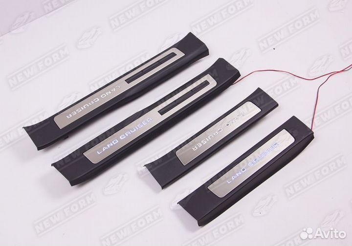Накладки порогов черные Toyota LC 300