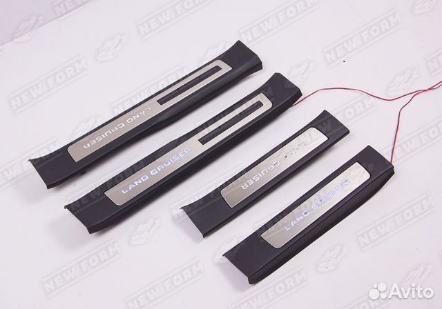 Накладки порогов черные Toyota LC 300