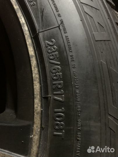 Nitto Therma Spike 235/65 R17