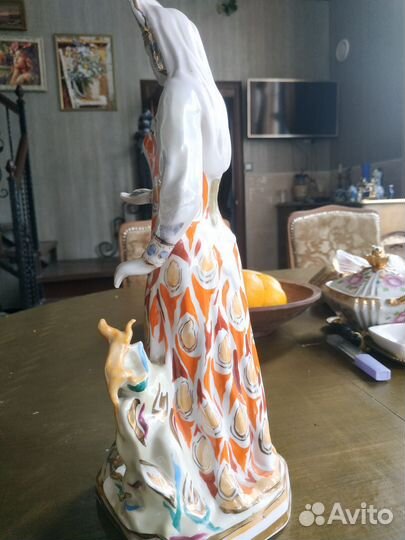 Статуэтка старинная Дулево