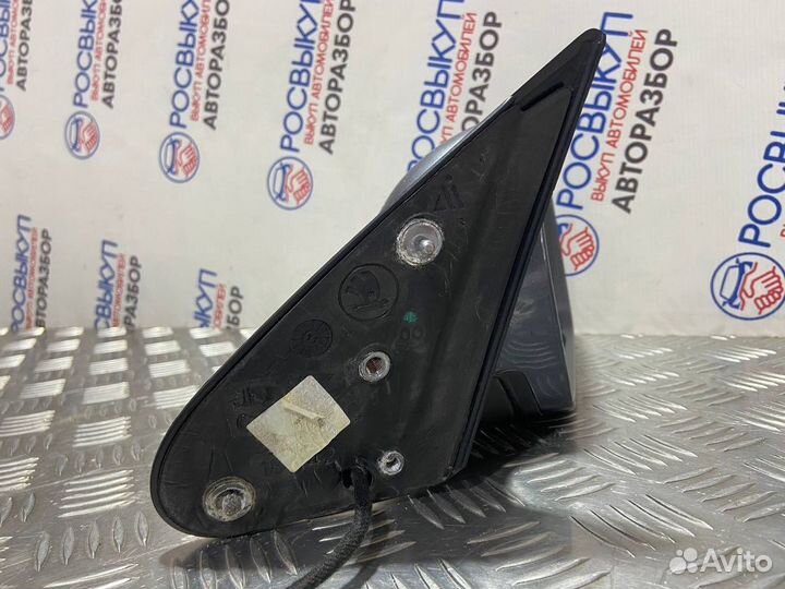 Зеркало правое Skoda Octavia A5