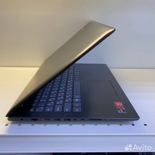 Ноутбук Lenovo Ryzen 5/4RAM/500HDD (121)
