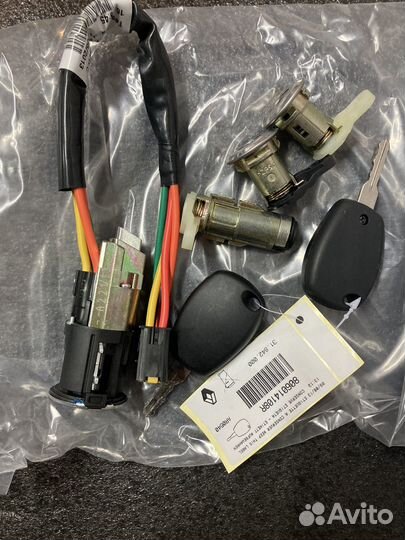 Замок зажигания с личинк 806014108R LADA