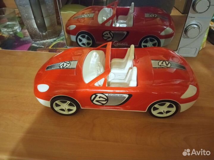 Красная машина