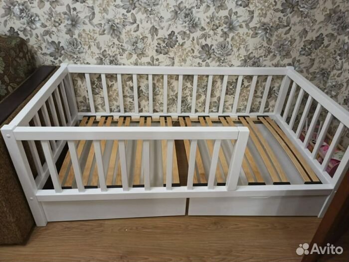 Кроватка от 2х лет с бортиком сингл из массива