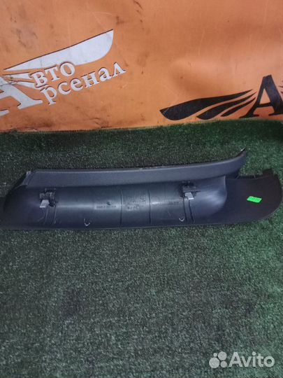 Обшивка двери багажника Volkswagen Touareg