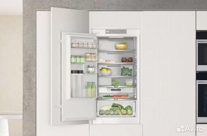 Встраиваемый холодильник Whirlpool WHC18T341