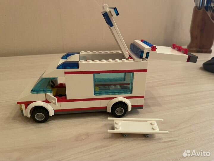 Lego автомобиль скорой помощи