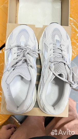 Кроссовки разнопарые остатки Adidas Yeezy Boost 70