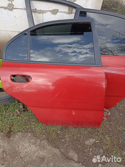 Дверь mitsubishi carisma