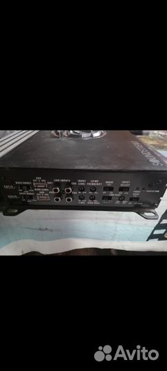 Автомобильный усилитель для сабвуфера