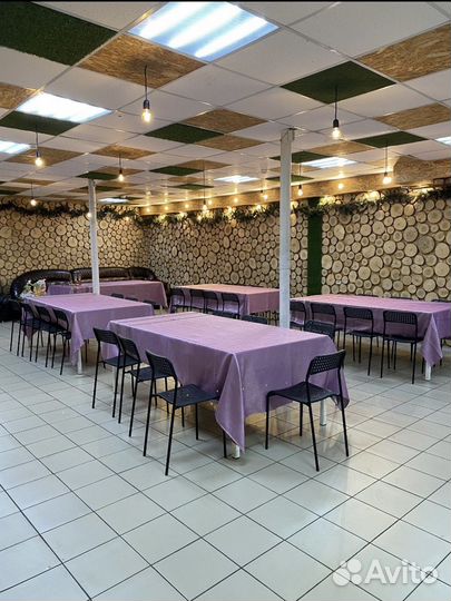 Банкетный зал в большом доме