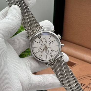 Часы IWC на миланском браслете