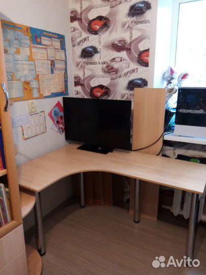 Письменный стол со шкафом, или компьютерный