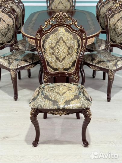 Стол и стулья