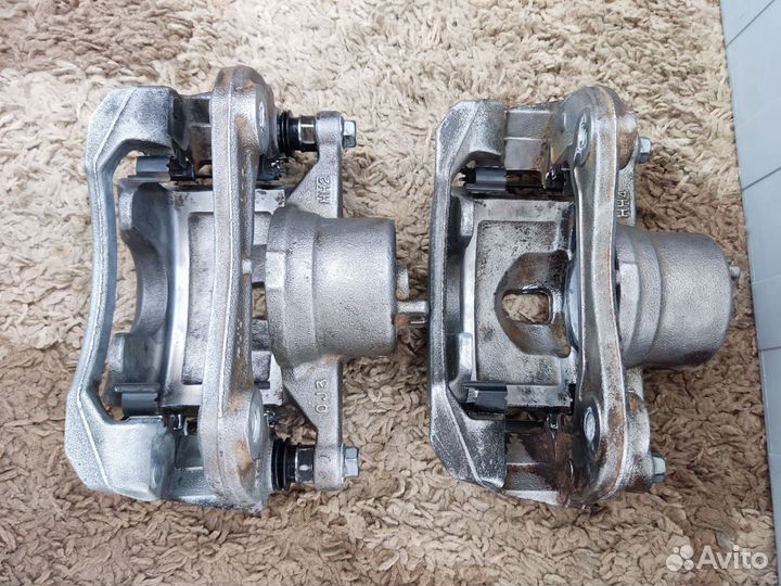 Суппорта передние 58180M6A00