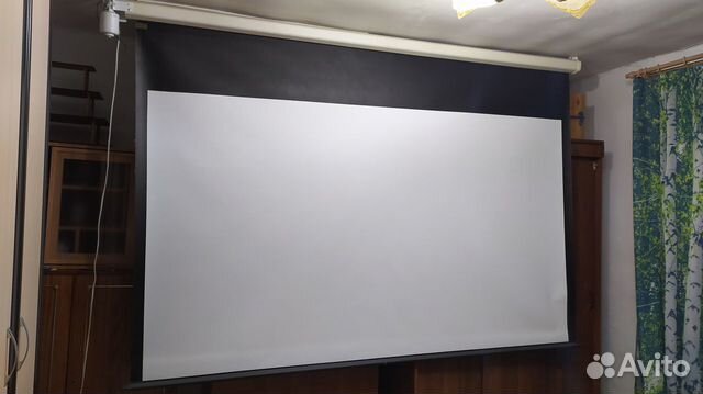 Экран для проектора с электроприводом