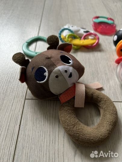 Развивающие игрушки для малышей пакетом