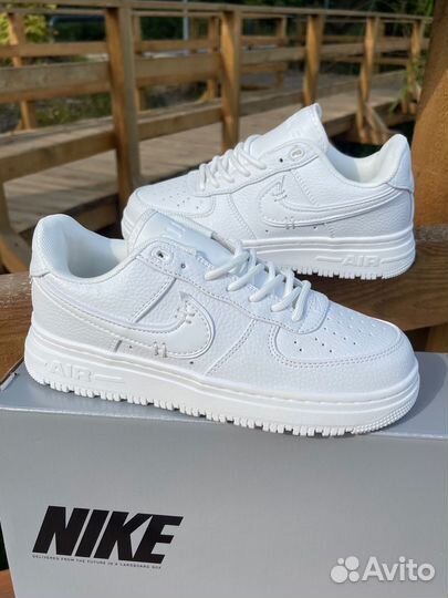 Кроссовки nike белые