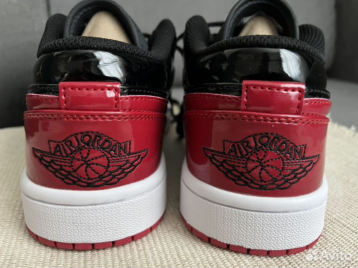 Кроссовки nike air jordan 1 low bred retro